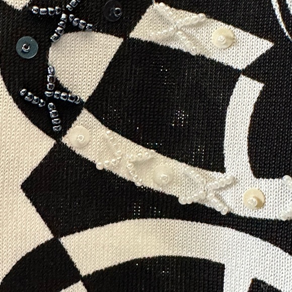 VENUE BUTTON DOWN LIGHT SWEATER BLOUSE. SIZE MEDIUM - Picture 5 of 9